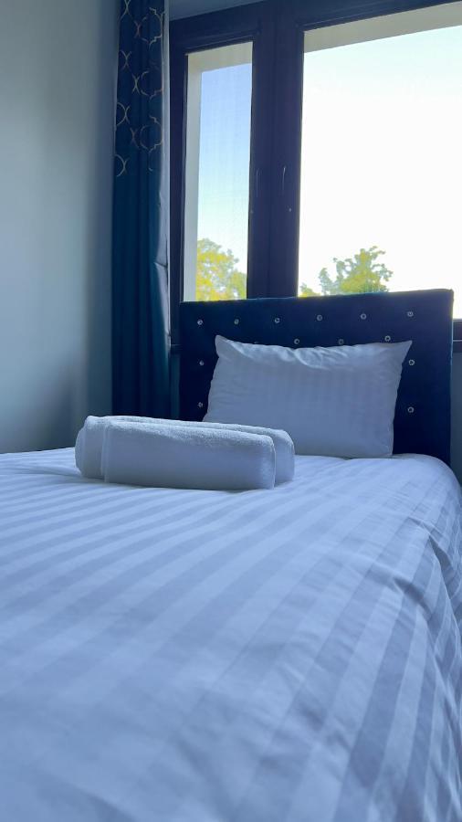 Aparthotel W Dolinie Stawow Zator By Housine Las Extérieur photo