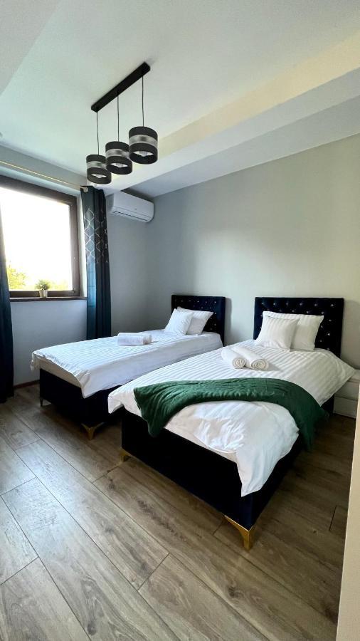 Aparthotel W Dolinie Stawow Zator By Housine Las Extérieur photo