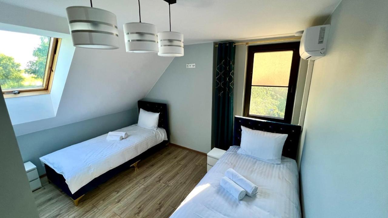 Aparthotel W Dolinie Stawow Zator By Housine Las Extérieur photo