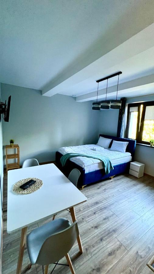 Aparthotel W Dolinie Stawow Zator By Housine Las Extérieur photo