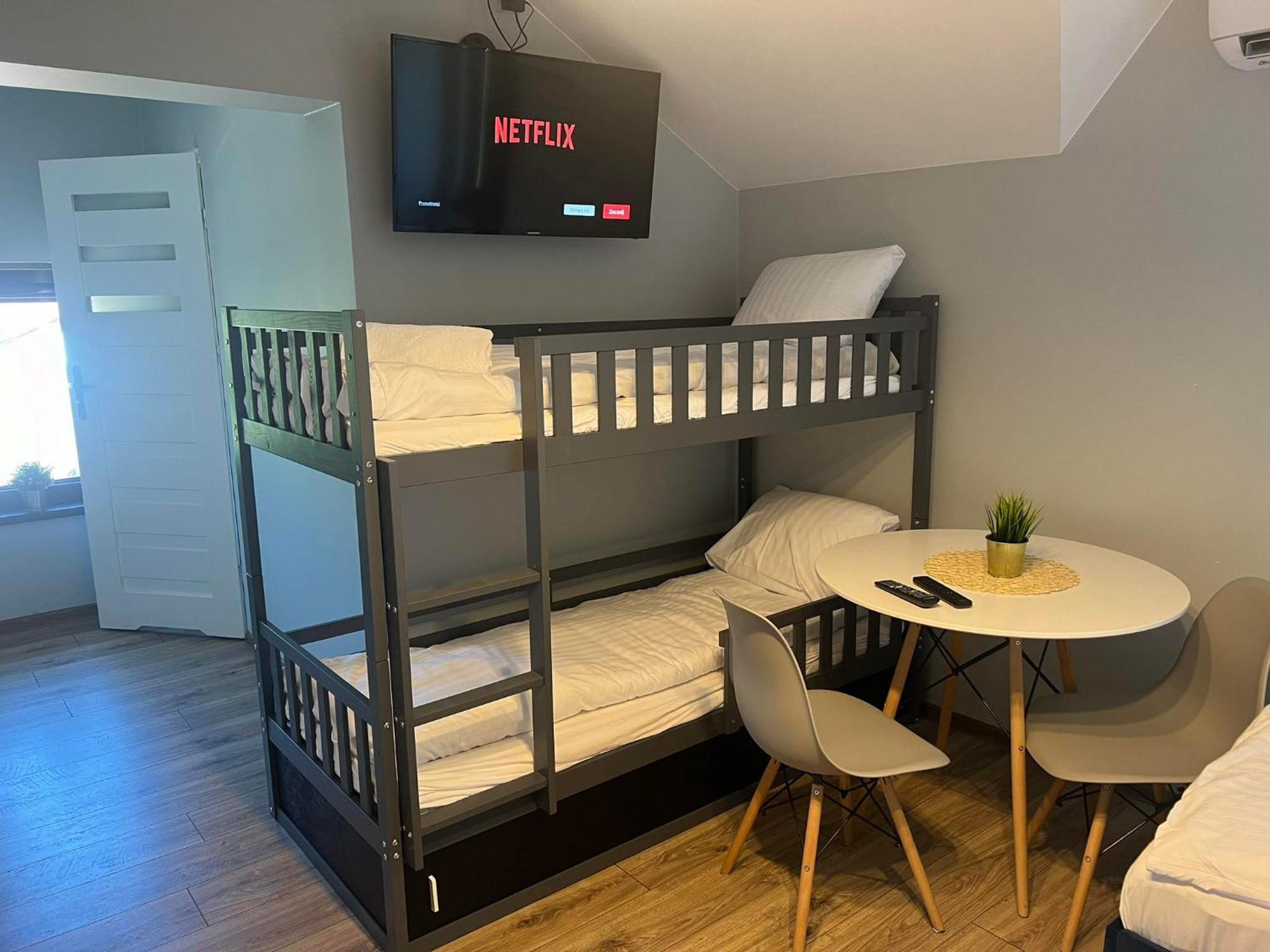 Aparthotel W Dolinie Stawow Zator By Housine Las Chambre photo