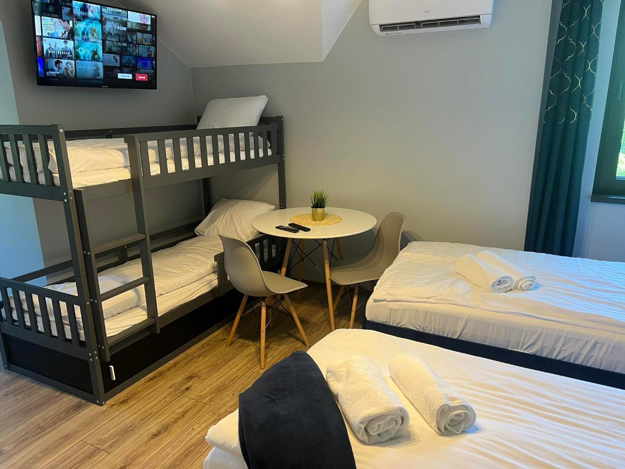 Aparthotel W Dolinie Stawow Zator By Housine Las Chambre photo